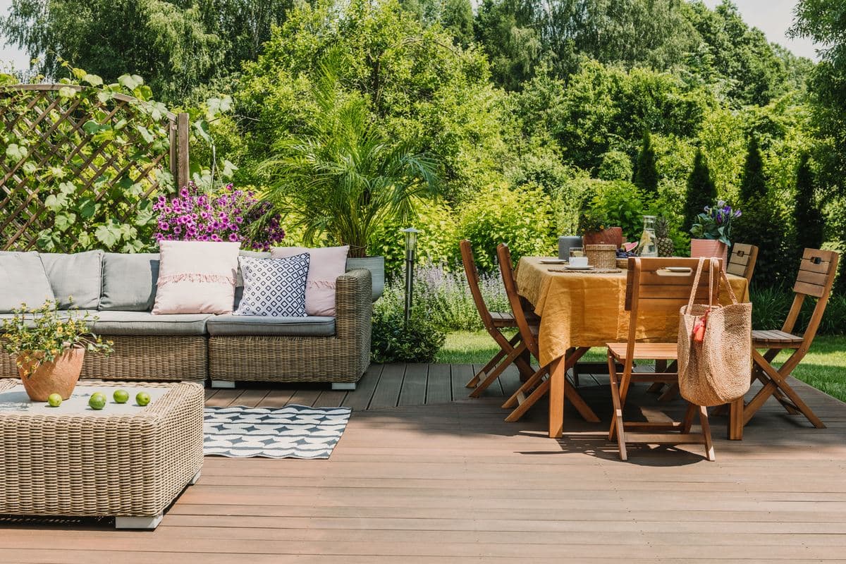muebles imprescindibles para decorar una terraza o jardín