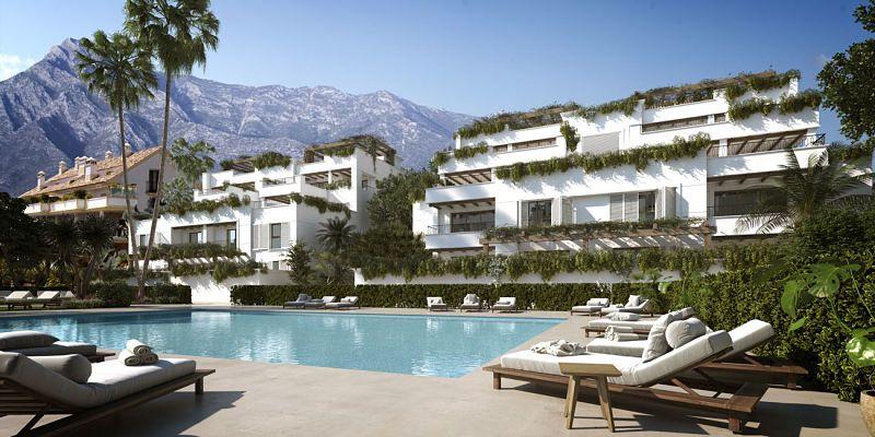 Vista general de los apartamentos de Lomas de Rey, la piscina y los jardines