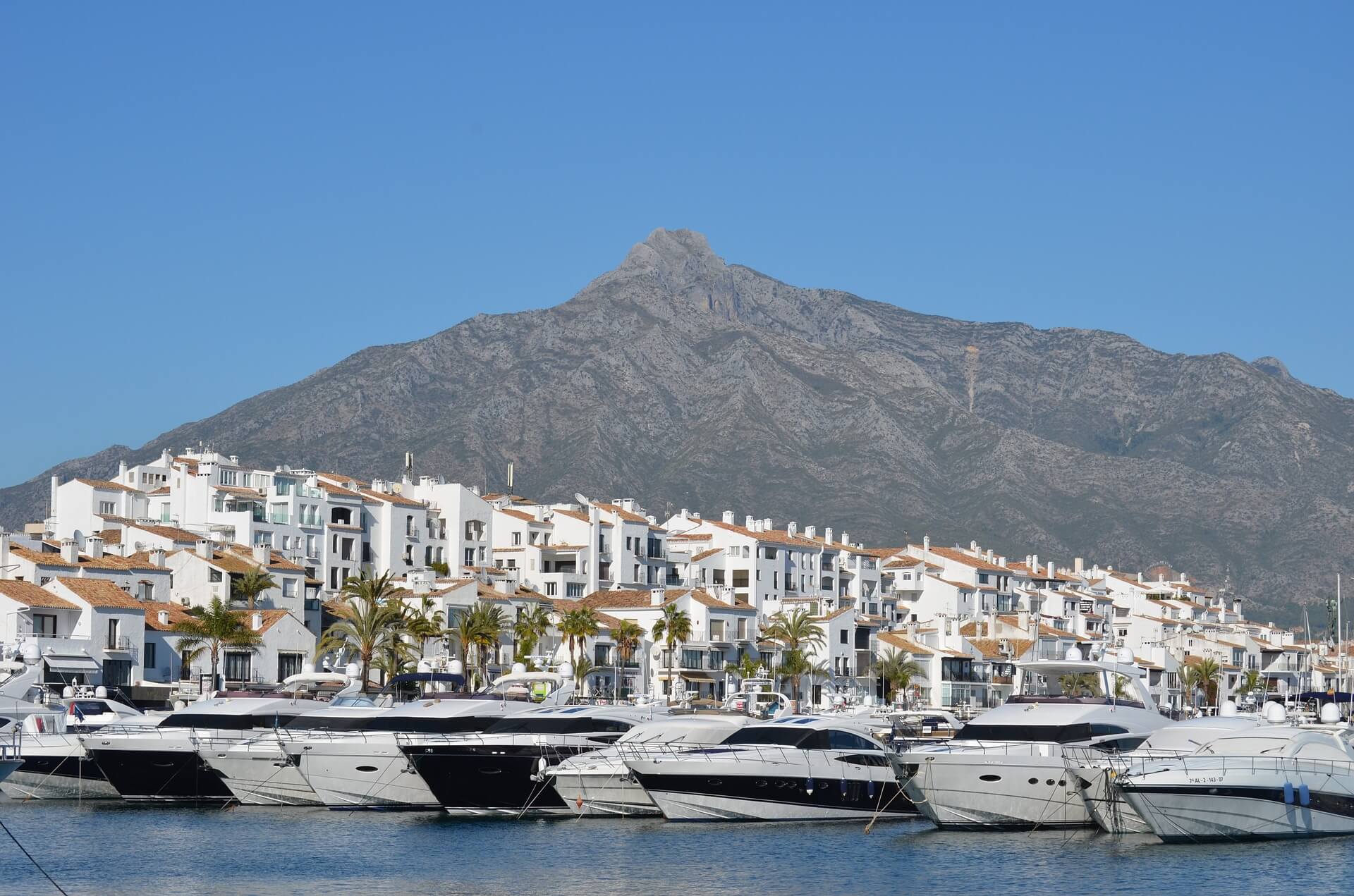 Vivienda en primera línea de playa en Puerto Banús