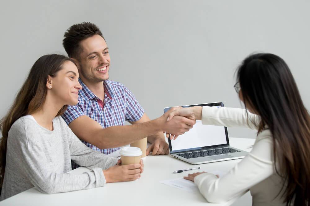 Pareja financiada para comprar vivienda