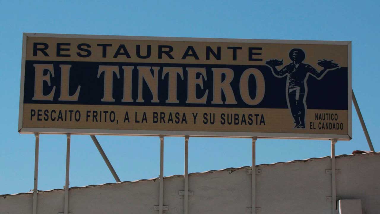 Foto del cartel del Tintero, uno de los mejores chiringuitos de Málaga