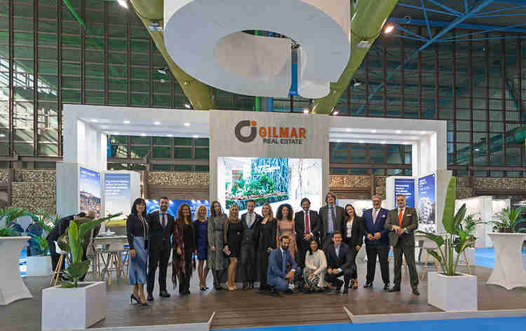 Stand de Gilmar con todo el equipo