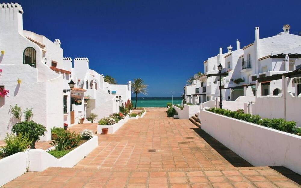beachfront development in La Duquesa